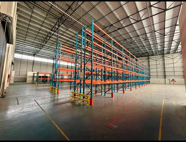 3,234M² WAREHOUSE FOR SALE IN COSMO BUSINESS PARK